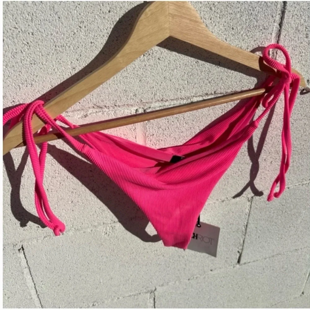 *NEW* Pink Beach Riot two piece size:Large - Picture 3 of 4